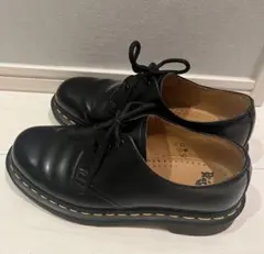 美品】Dr. Martens 3ホール 型番11838 - メルカリ