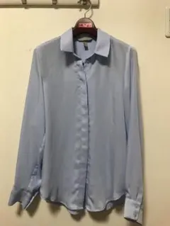 H &M 薄い青 長袖 ボタン付きシャツ