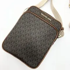 極美品✨マイケルコース　ショルダーバッグ　PVC モノグラム　斜め掛け　男女兼用