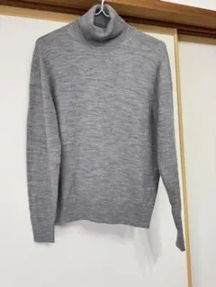 グレー タートルネック 薄手ニット