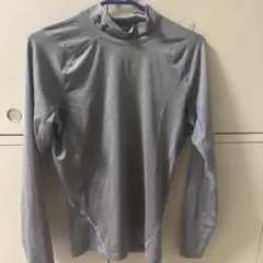Under Armour グレー 長袖シャツ