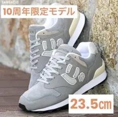 スニーカー