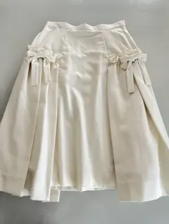 リボン付きアイボリーフレアスカート
