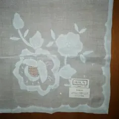 スワトウハンカチ　未使用　ごく薄いブルー　花刺繍　ブルーミング中西　手刺繍手染のサムネイル