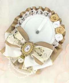 ベージュｘ小薔薇ｘパールチェーン痛ロゼット