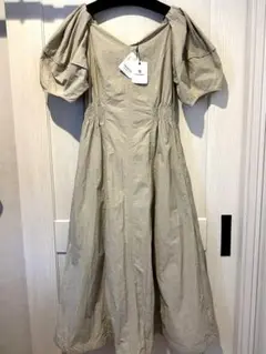 新品未使用品　LADYMADE ロングワンピース　ベージュ　バルーンスリーブ