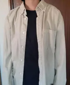 ZARAベージュ ボタン付き長袖シャツ