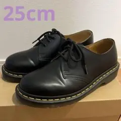 新品Dr. Martens 3ホール ブラック UK7(26cm) おまけ付き - メルカリ
