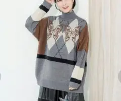 イズスカラー　蝶×アーガイル柄 タートルネックニットセーター