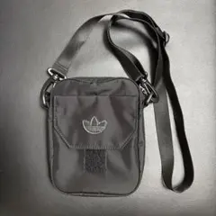 adidas オリジナルズ　ミニショルダーバッグのサムネイル