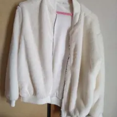 美品、ホワイト フリース ボンバージャケット