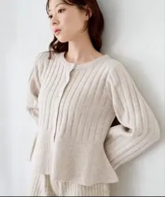 ペプラムリブニットカーディガン　カスタネ