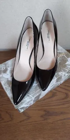 セブントゥエルブサーティー　エナメルブラックハイヒール　36 1/2