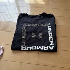 Under Armour ブラック Tシャツ YXL