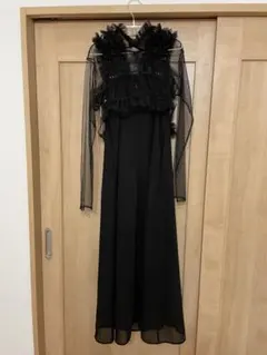 試着のみ新品未使用　フリル付き黒パーティードレス