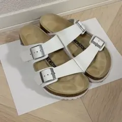 BIRKENSTOCK アリゾナ ホワイト サンダル 22.5cmのサムネイル