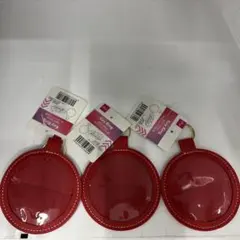 ダイソー　DAISO 合皮キーホルダー　赤　缶バッジ　キーホルダー