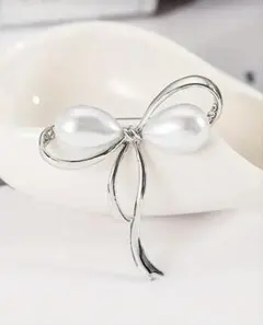 パール ブローチ