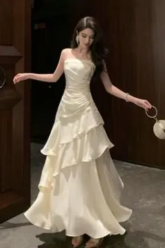 アイボリー フリル付きウェディングドレス