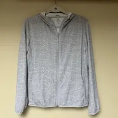 UNIQLOグレー フルジップ フード付きパーカー150cm