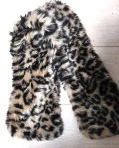 セシルマクビー　マフラーのサムネイル