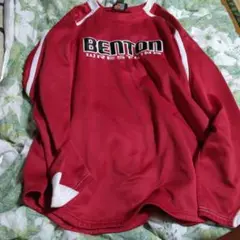 Benton 赤いウォームアップウェア