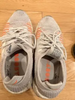 adidas Boost スニーカー グレー/オレンジ