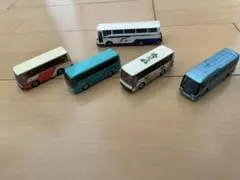 トミカ　バス4台、ニシネ　バス1台