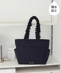 Maison de FLEUR 撥水加工フリルハンドルトートバッグ ブラック　黒のサムネイル