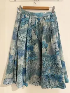 テチチ　青系花柄フレアスカート Mサイズのサムネイル