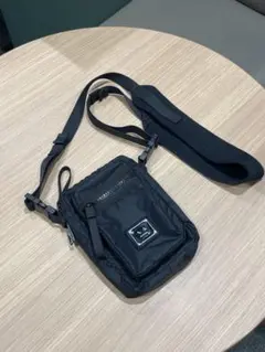 【お買い得】Acne Studios フェイスロゴ ミニショルダーバッグ 黒のサムネイル