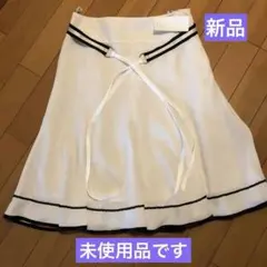 膝丈スカート白　新品未使用　タグ付き　お値下げ❣️のサムネイル
