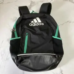adidas リュックサック 黒と緑