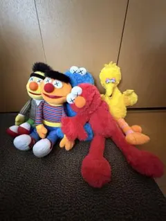 希少レア KAWS×セサミストリート×UNIQLO ぬいぐるみ ユニクロ