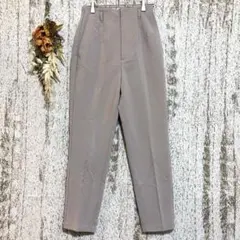 GUジーユー　テーパードスラックスパンツ（S）タック　センタープレスa1776N