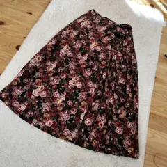 インゲボルグフレア巻きスカート 花柄 黒