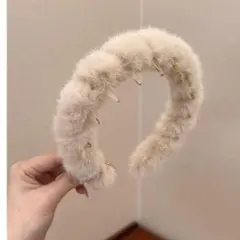 ふぁふぁカチューシャ　オフホワイト　ヘアーバンド　ファー　秋冬　簡単　小顔