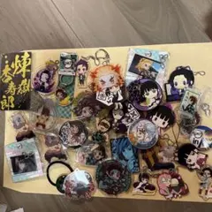 鬼滅の刃　グッズ　まとめ売り　缶バッジ　アクリルスタンド　33点セット