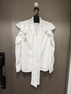 tocco closet ドット柄 オープンショルダー フリルブラウス 長袖のサムネイル