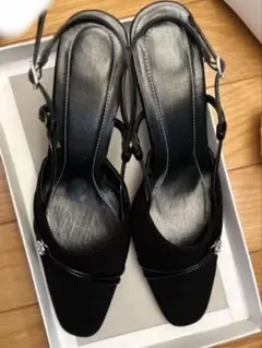 【冠婚葬祭/通勤】ブラック パンプス バックストラップ ビジュー付き