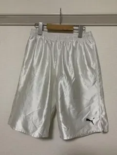 プーマ　ハーフパンツ　M〜Lサイズ　ホワイト　黒ロゴ
