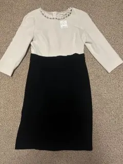 ビジュー付きネックライン ワンピース