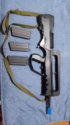 東京マルイ 初期ファマス バイポッド付き 2丁 レア 東京マルイ 初期ファマス バイポッド付き 2丁 レア 東京マルイ