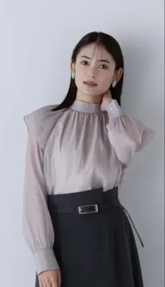 極美品☆フリルショルダーブラウス