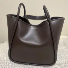 CHARLES&KEITH Lyla ライラ チューブラスラウチートートバッグのサムネイル