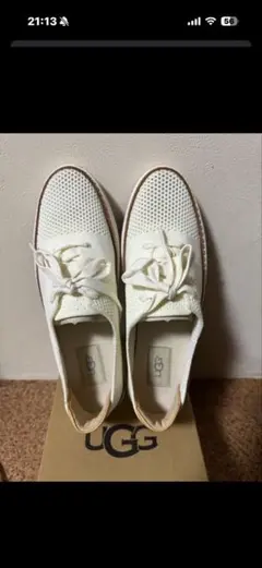 美品 UGG ホワイト プラットフォームスニーカー - メルカリ