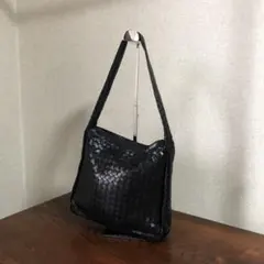 BOTTEGA VENETA イントレチャート レザー ショルダーバッグ 黒