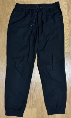 黒のジョガーパンツ ドローコード付き(メンズ)