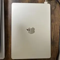 M2チップ搭載MacBook Air 13.6インチ スターライト