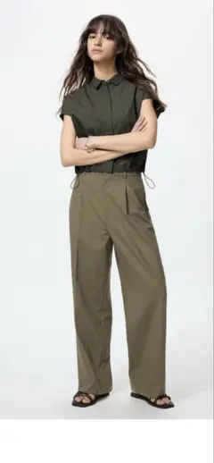 UNIQLO ワイドタックパンツ　Olive xs